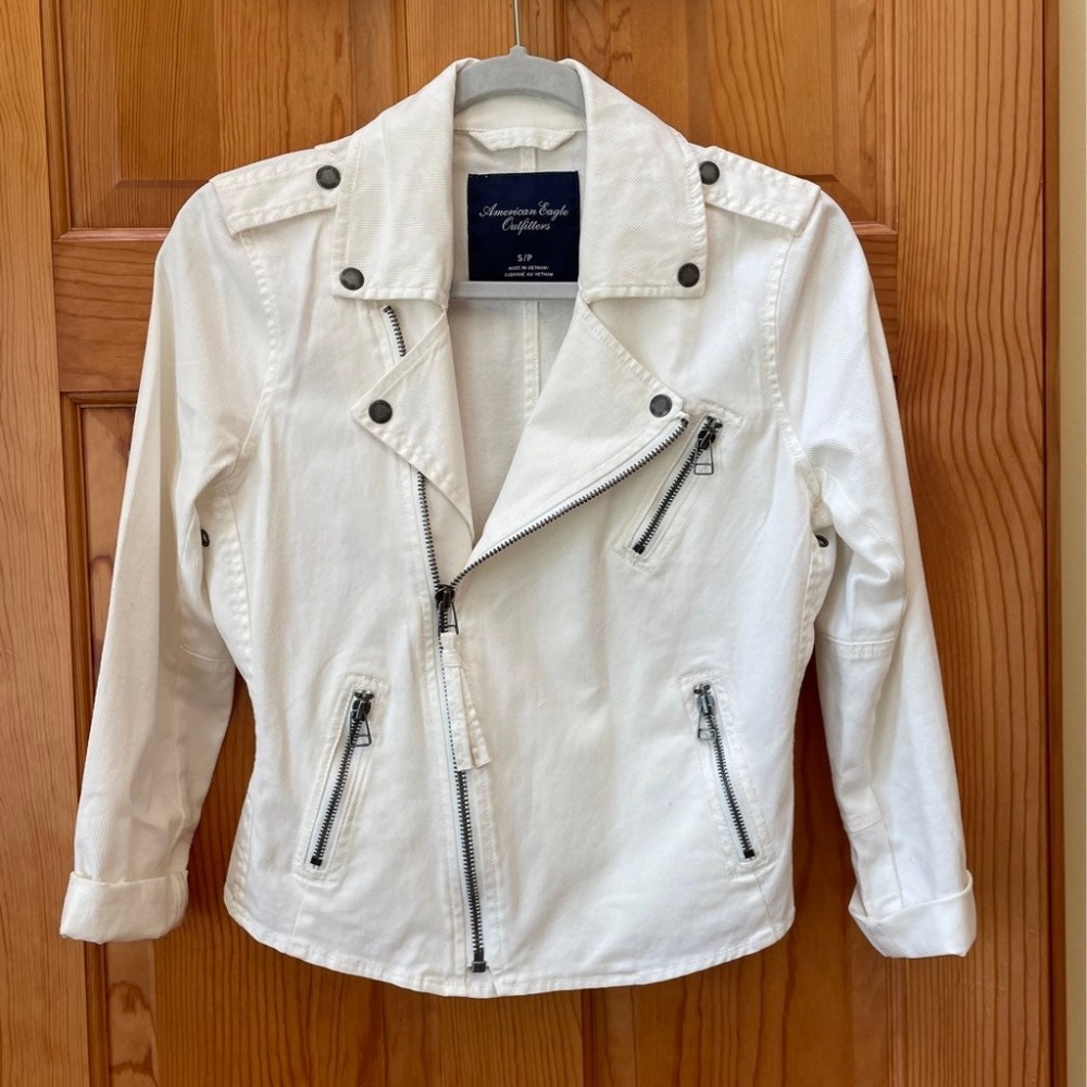 American eagle white jacket